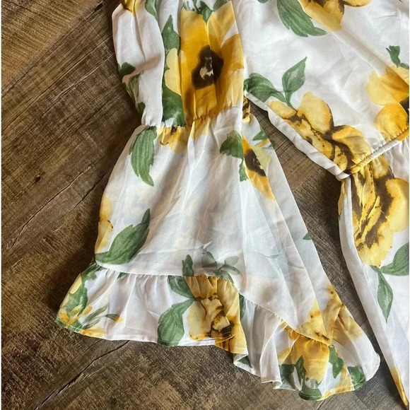 Hint of Blush Off Shoulder Romper 
Sunflower Ruff Bell Sleeve Size XL NWT Vaca - Picture 7 of 11